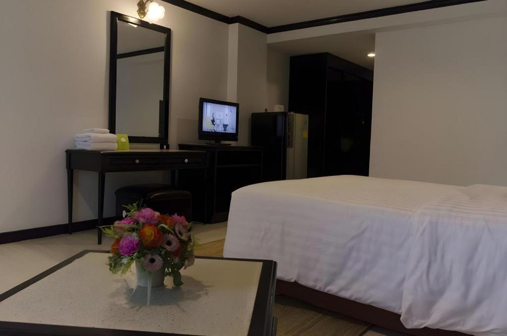 Town In Town Gardent Resort Bangkok Eksteriør billede