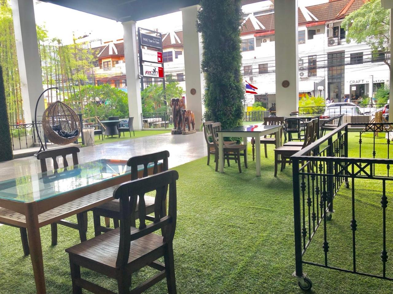 Town In Town Gardent Resort Bangkok Eksteriør billede